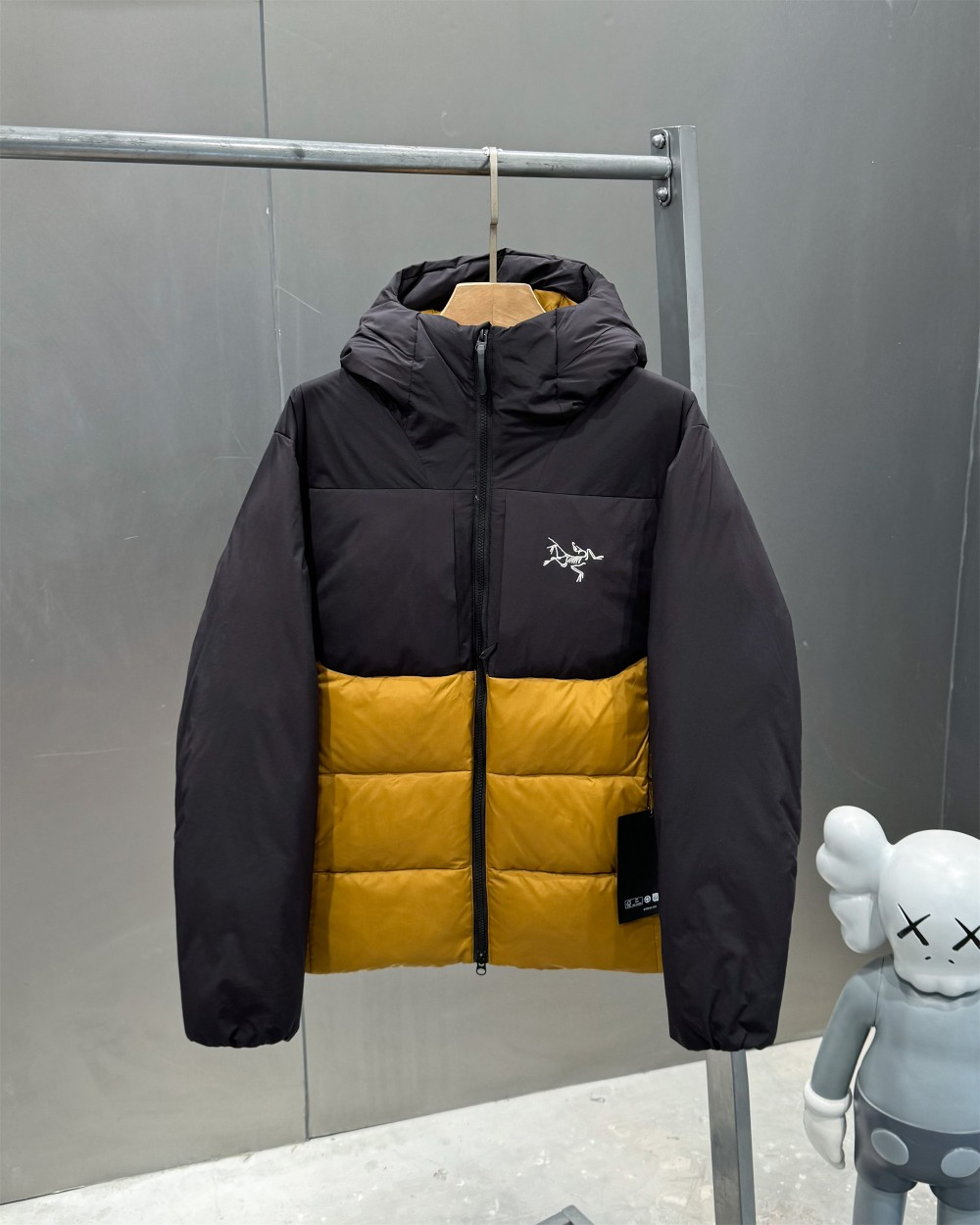 【ARCTERYX   公式旗艦店】 アークテリクス  ダウンジャケット ご好評に付き再入荷！  241205