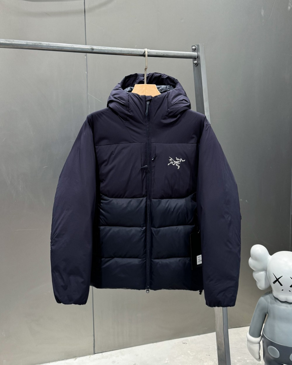 【ARCTERYX   公式旗艦店】 アークテリクス  ダウンジャケット ご好評に付き再入荷！  241205