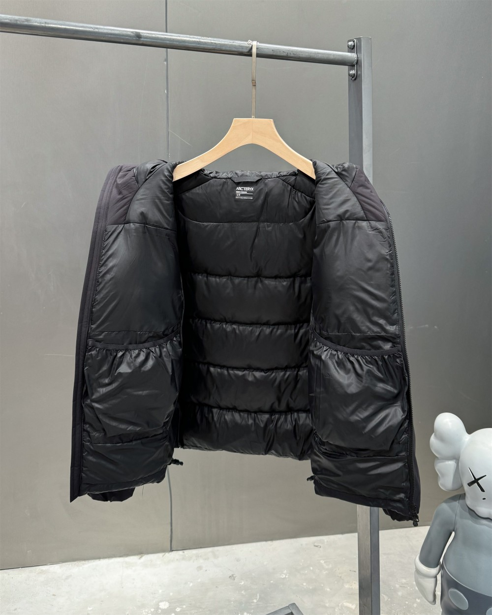 【ARCTERYX   公式旗艦店】 アークテリクス  ダウンジャケット ご好評に付き再入荷！  241205