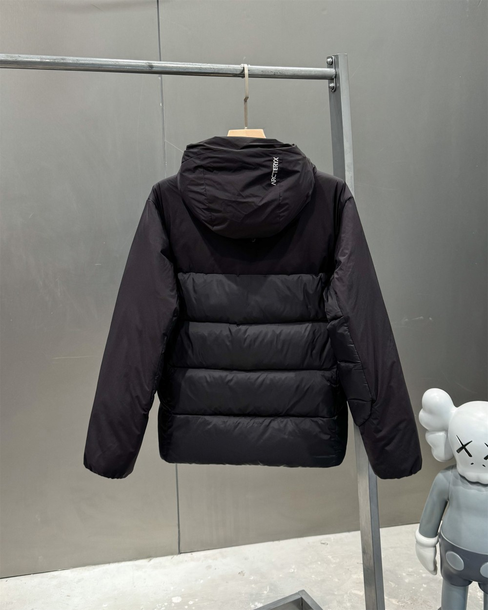 【ARCTERYX   公式旗艦店】 アークテリクス  ダウンジャケット ご好評に付き再入荷！  241205
