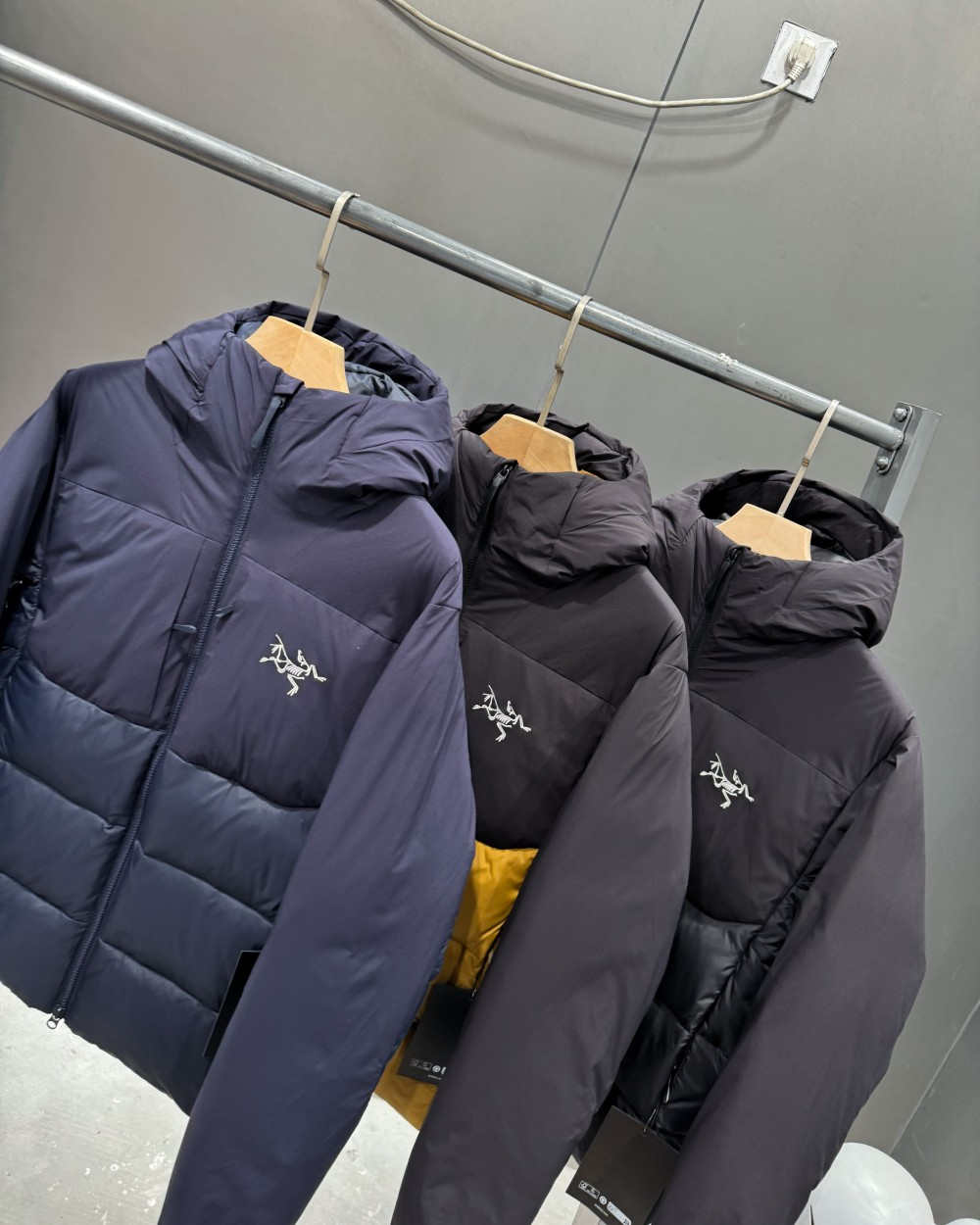 【ARCTERYX   公式旗艦店】 アークテリクス  ダウンジャケット ご好評に付き再入荷！  241205
