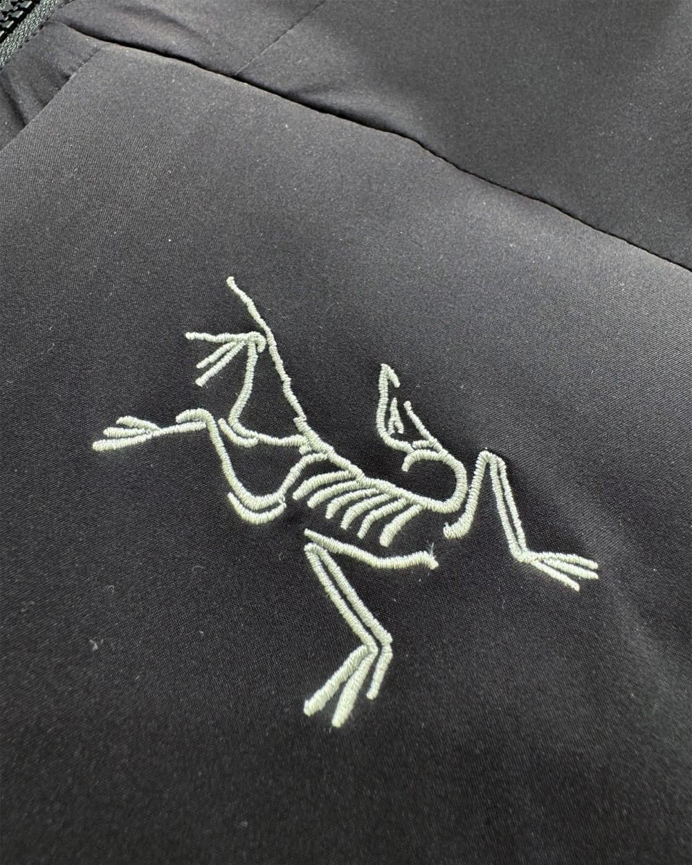 【ARCTERYX   公式旗艦店】 アークテリクス  ダウンジャケット ご好評に付き再入荷！  241205