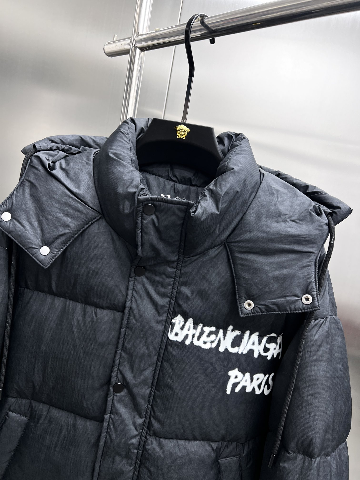 【BALENCIAGA   公式旗艦店】バレンシアガ   ダウンジャケット ご好評に付き再入荷！  241205