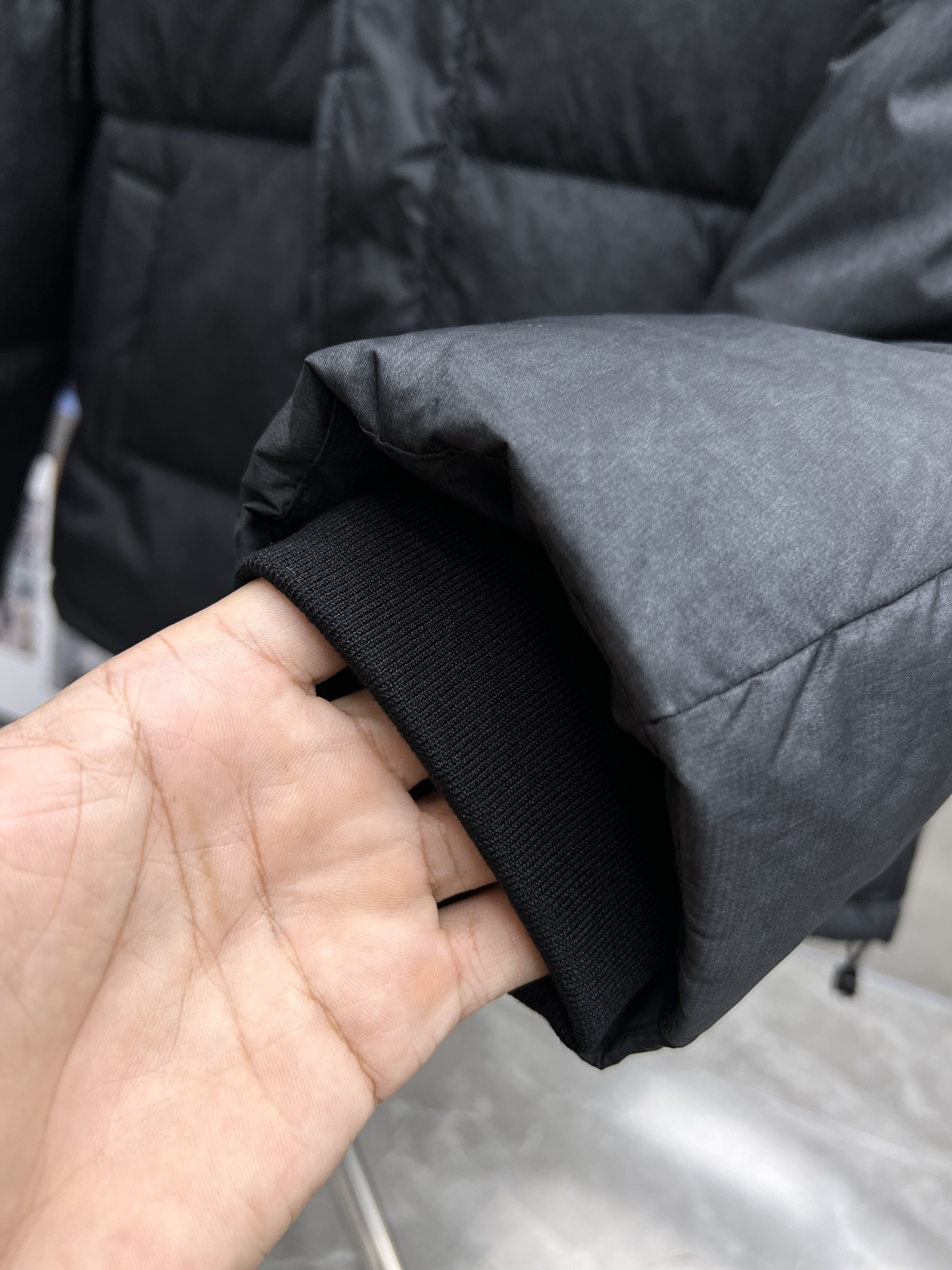 【BALENCIAGA   公式旗艦店】バレンシアガ   ダウンジャケット ご好評に付き再入荷！  241205