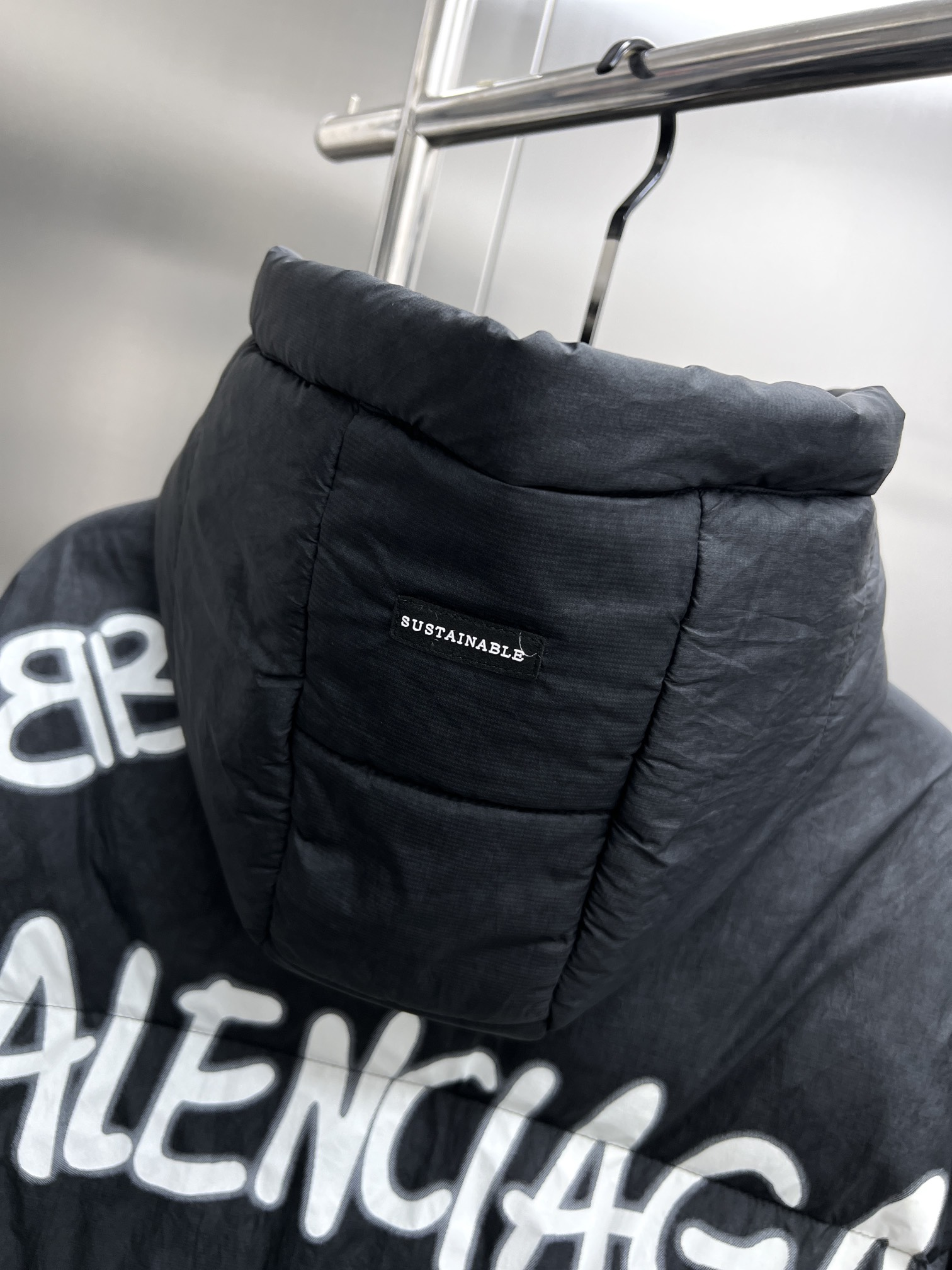 【BALENCIAGA   公式旗艦店】バレンシアガ   ダウンジャケット ご好評に付き再入荷！  241205