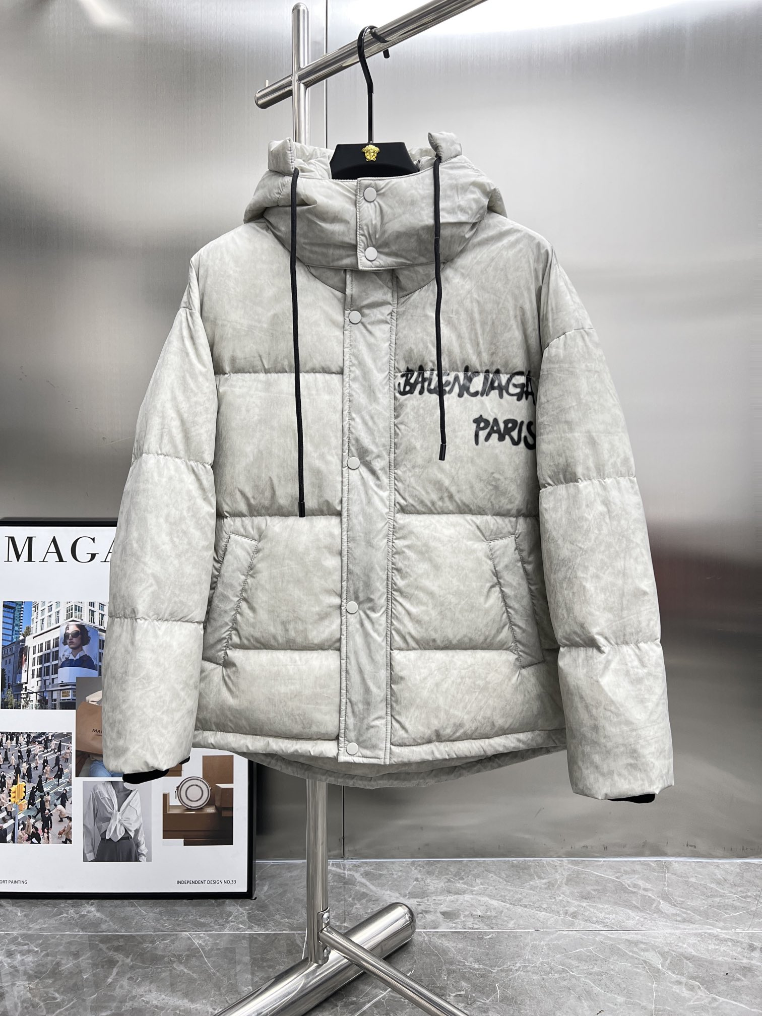 【BALENCIAGA   公式旗艦店】バレンシアガ   ダウンジャケット ご好評に付き再入荷！  241205