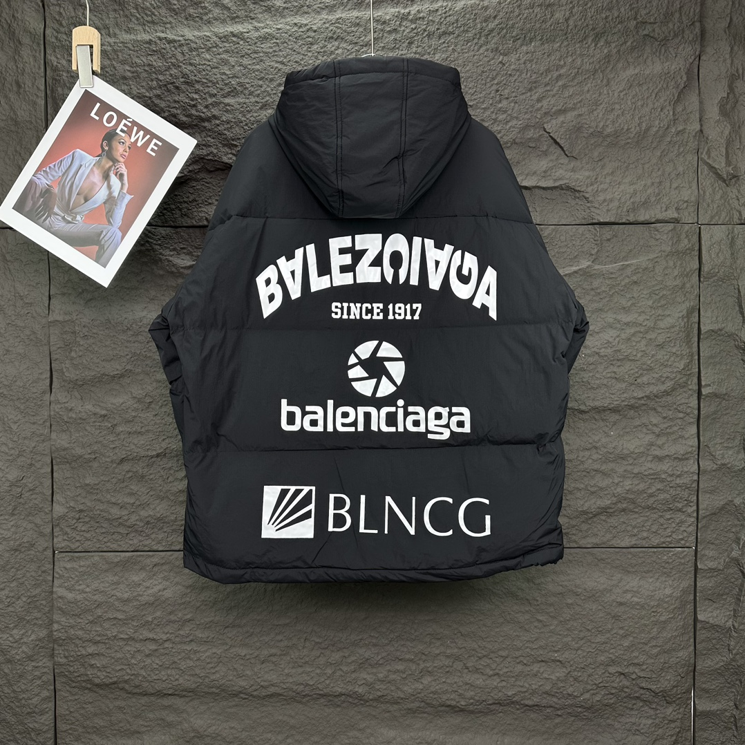 【BALENCIAGA   公式旗艦店】バレンシアガ   ダウンジャケット ご好評に付き再入荷！  241205
