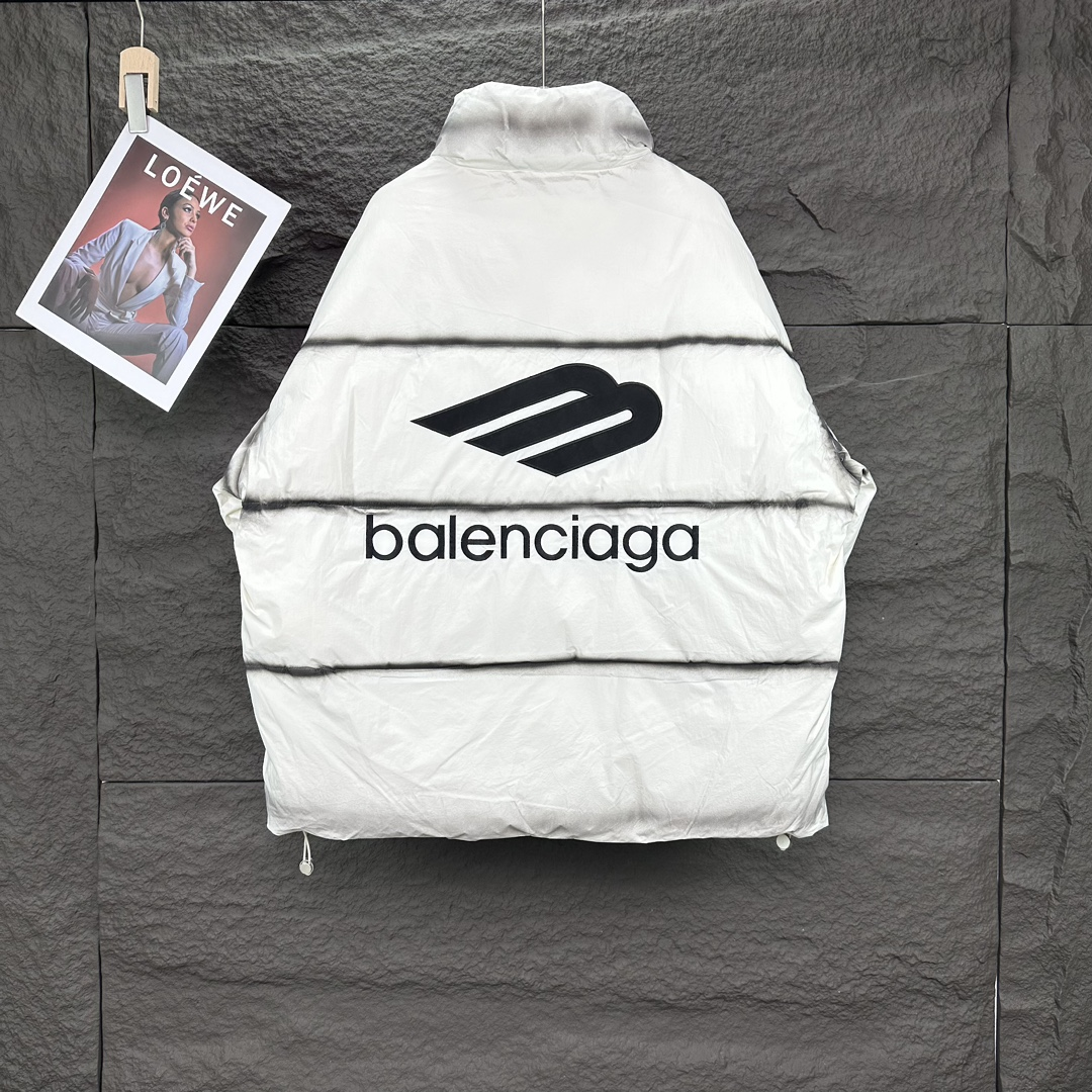 【BALENCIAGA   公式旗艦店】バレンシアガ   ダウンジャケット ご好評に付き再入荷！  241205