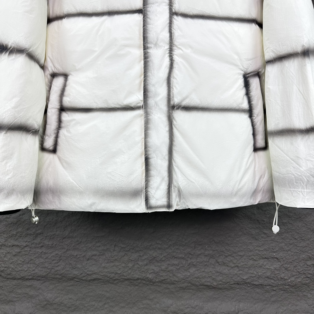 【BALENCIAGA   公式旗艦店】バレンシアガ   ダウンジャケット ご好評に付き再入荷！  241205