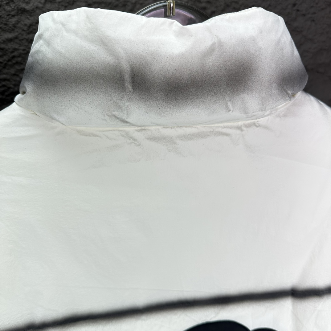 【BALENCIAGA   公式旗艦店】バレンシアガ   ダウンジャケット ご好評に付き再入荷！  241205