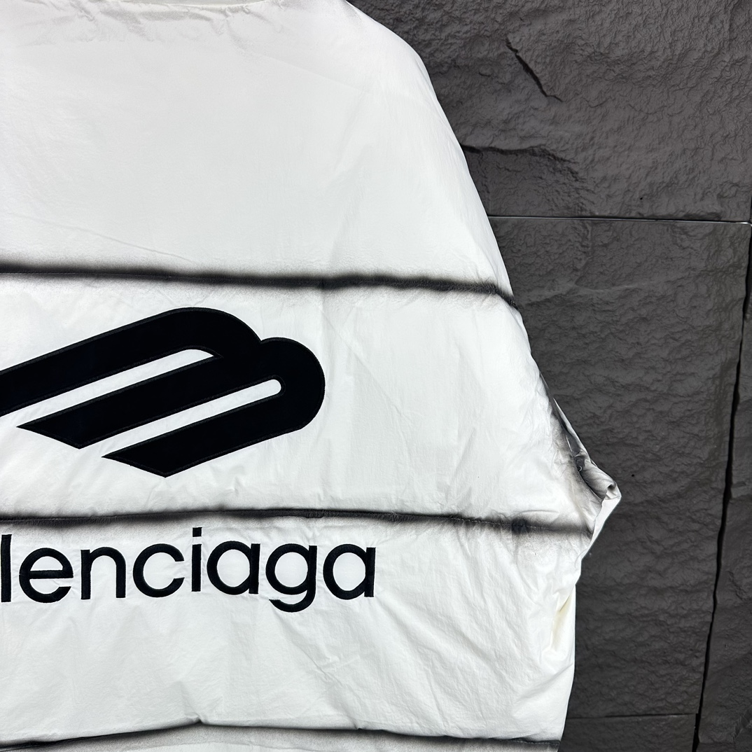 【BALENCIAGA   公式旗艦店】バレンシアガ   ダウンジャケット ご好評に付き再入荷！  241205