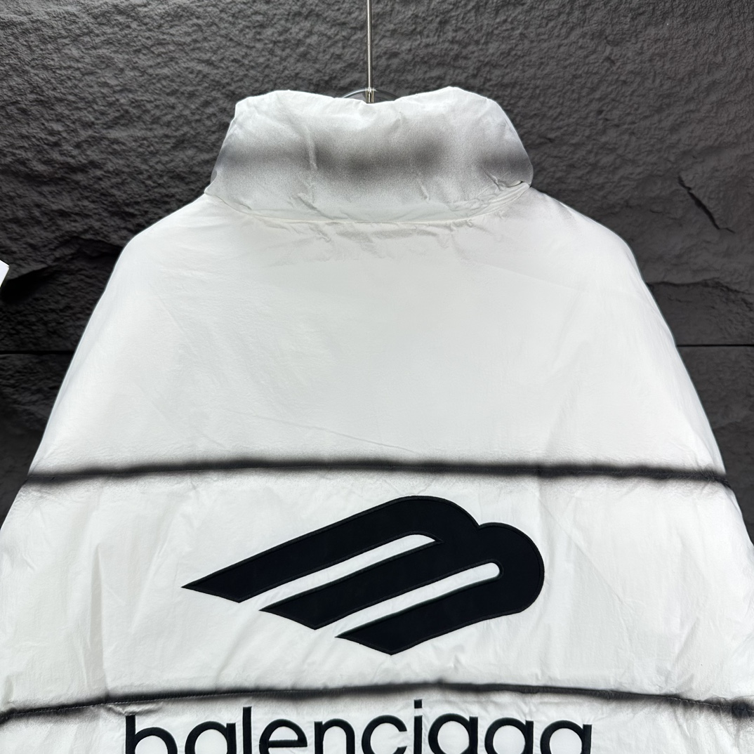 【BALENCIAGA   公式旗艦店】バレンシアガ   ダウンジャケット ご好評に付き再入荷！  241205