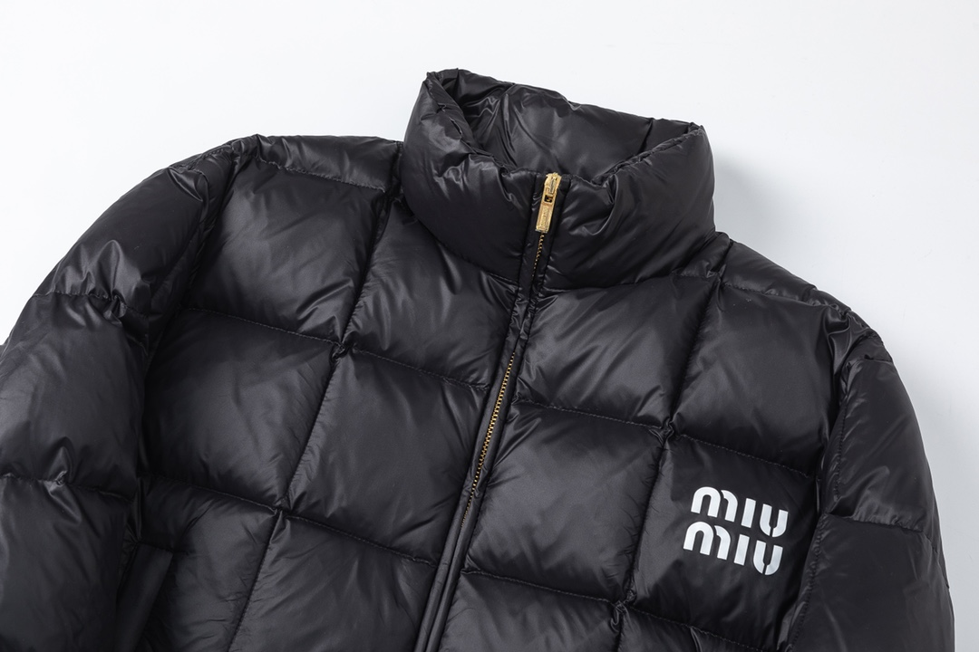 【Miumiu  公式旗艦店】ミュウミュウ ダウンジャケット ご好評に付き再入荷！241206