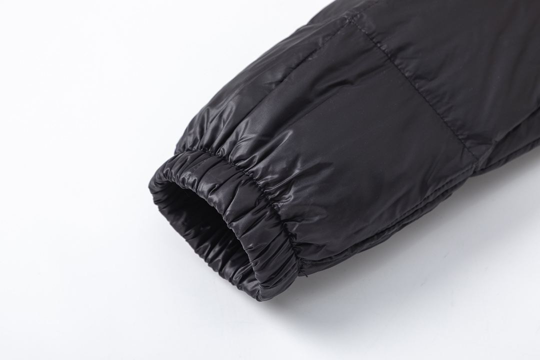 【Miumiu  公式旗艦店】ミュウミュウ ダウンジャケット ご好評に付き再入荷！241206