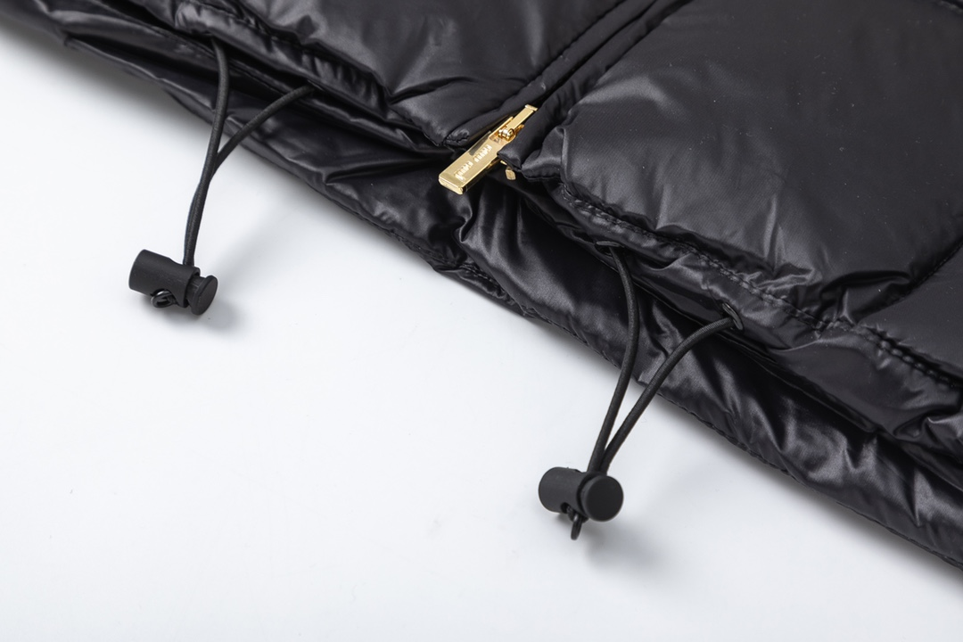 【Miumiu  公式旗艦店】ミュウミュウ ダウンジャケット ご好評に付き再入荷！241206