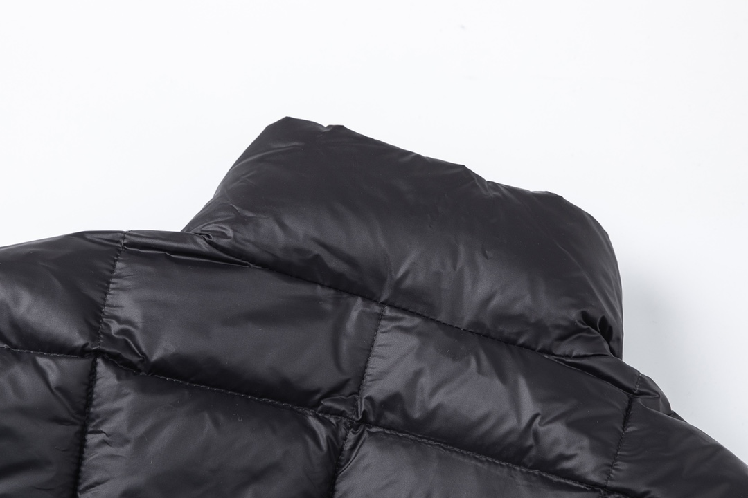 【Miumiu  公式旗艦店】ミュウミュウ ダウンジャケット ご好評に付き再入荷！241206