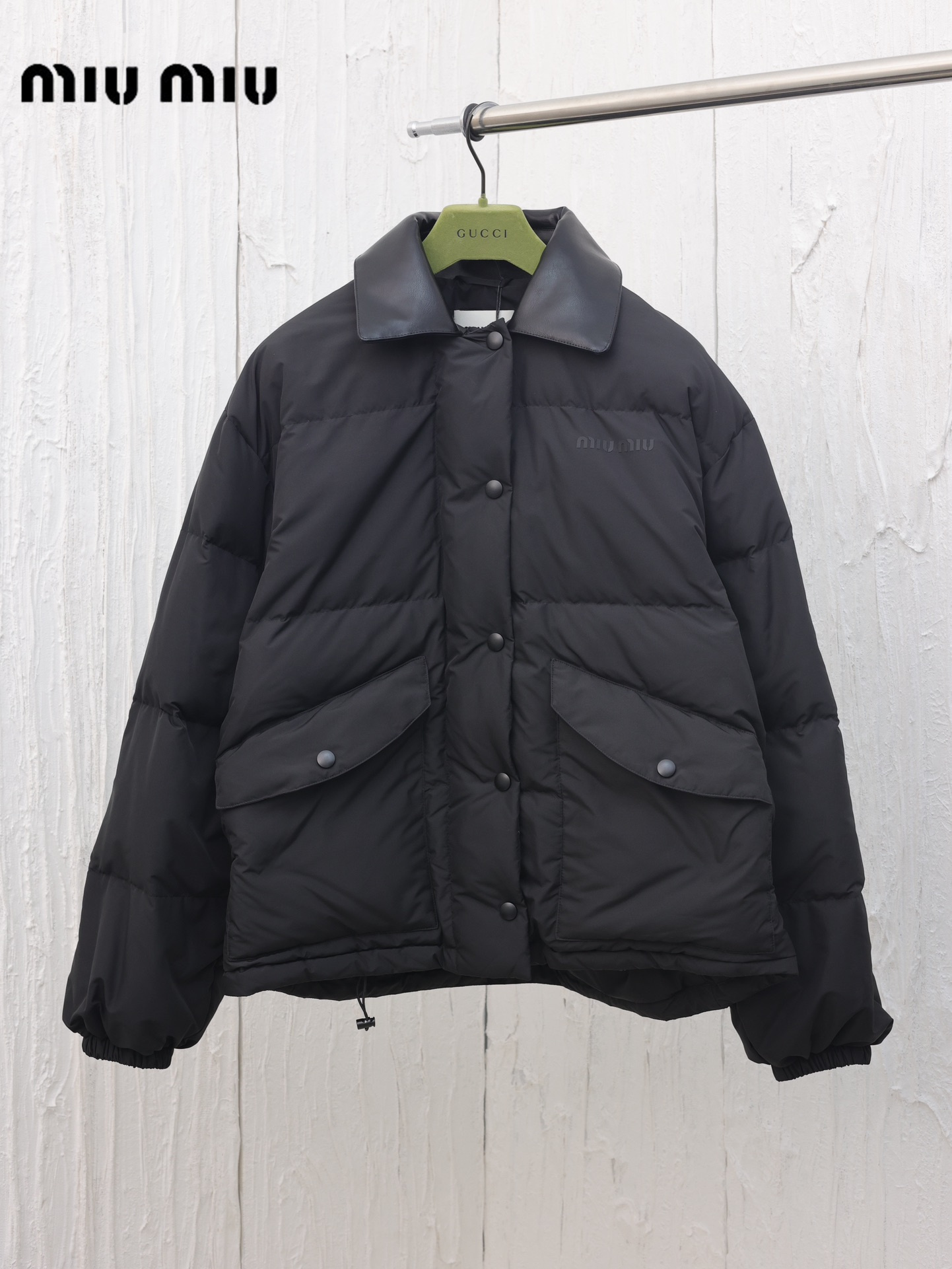 【Miumiu   公式旗艦店】ミュウミュウ ダウンジャケット ご好評に付き再入荷！241206