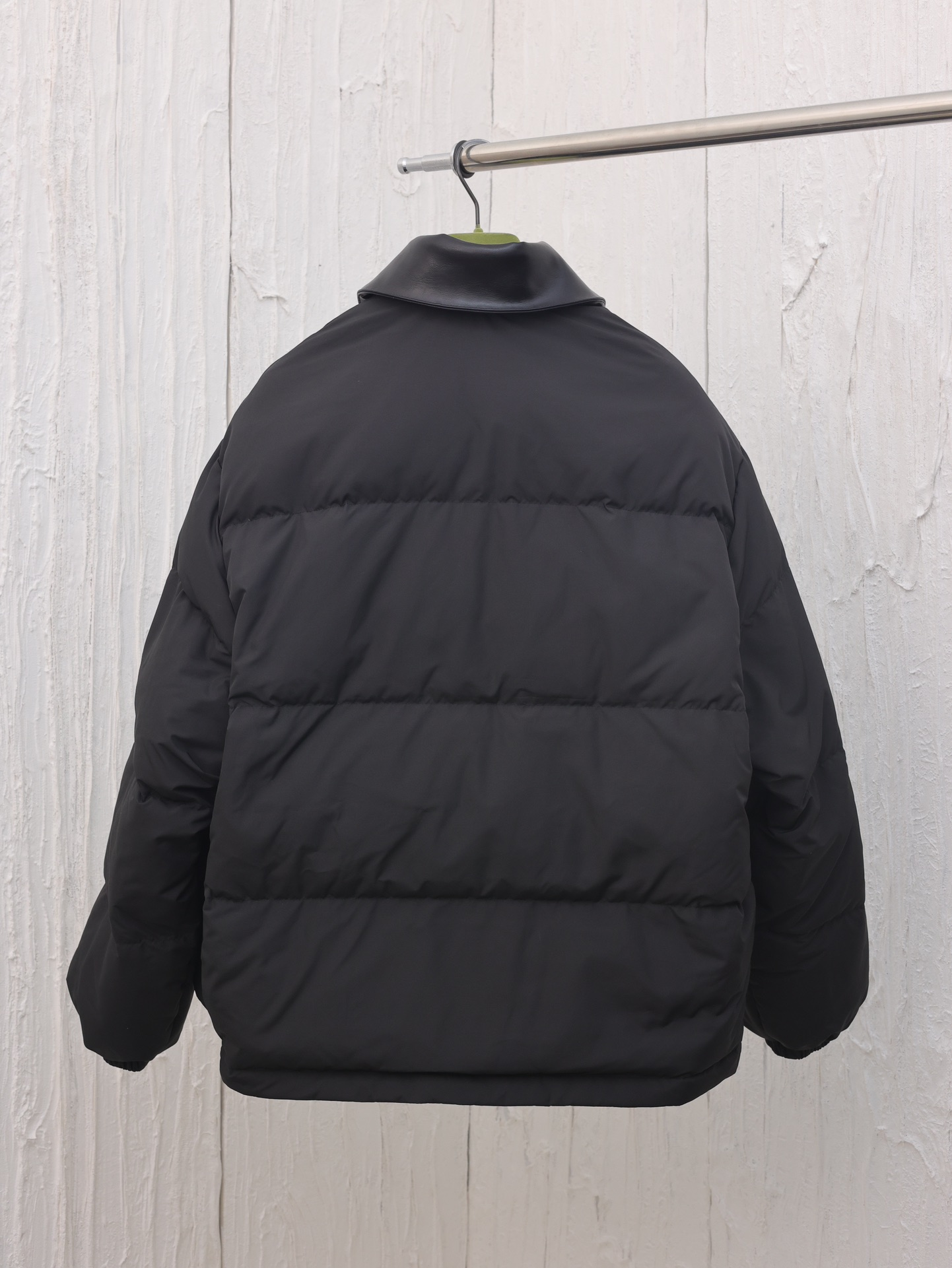 【Miumiu   公式旗艦店】ミュウミュウ ダウンジャケット ご好評に付き再入荷！241206