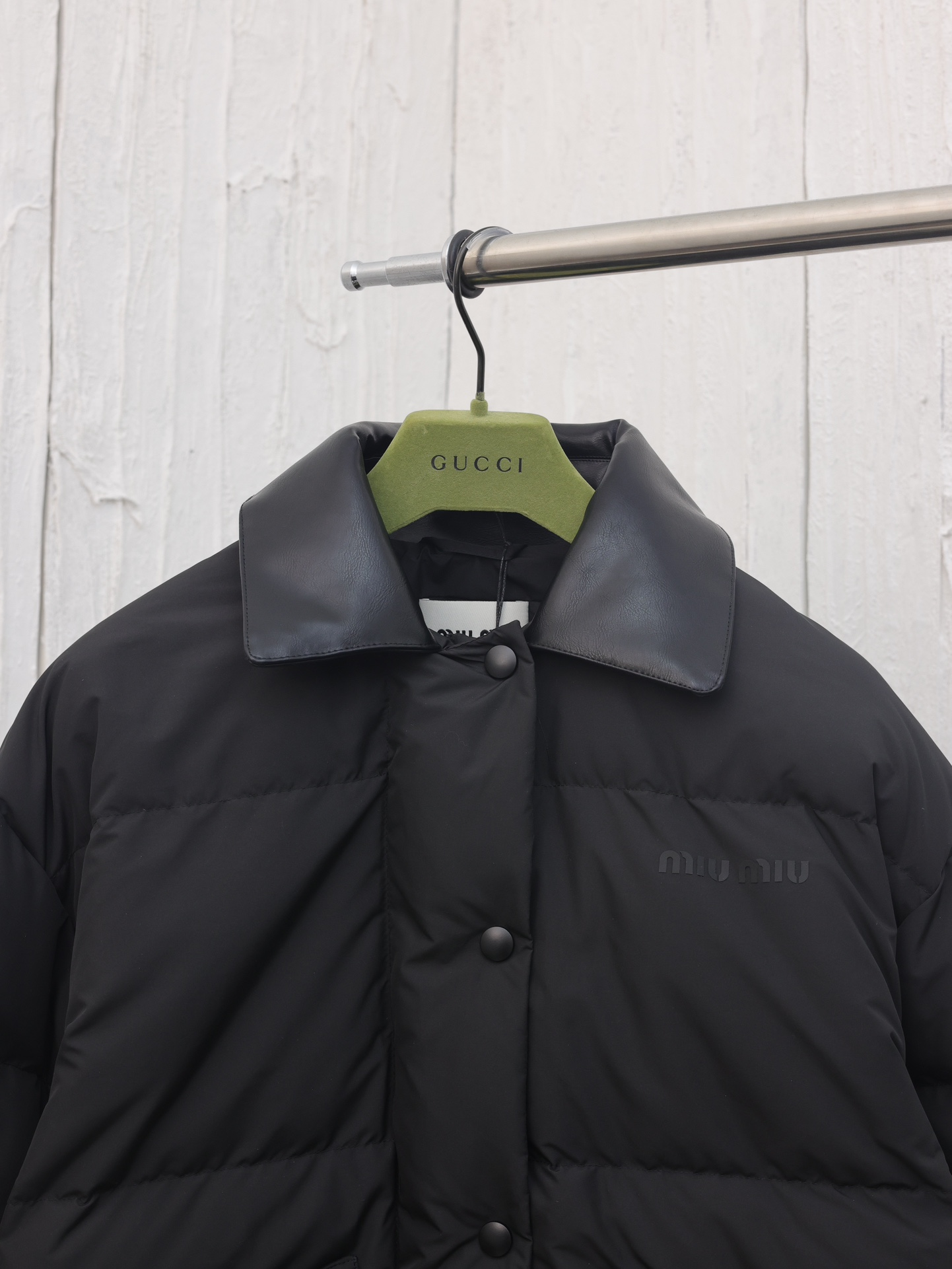 【Miumiu   公式旗艦店】ミュウミュウ ダウンジャケット ご好評に付き再入荷！241206