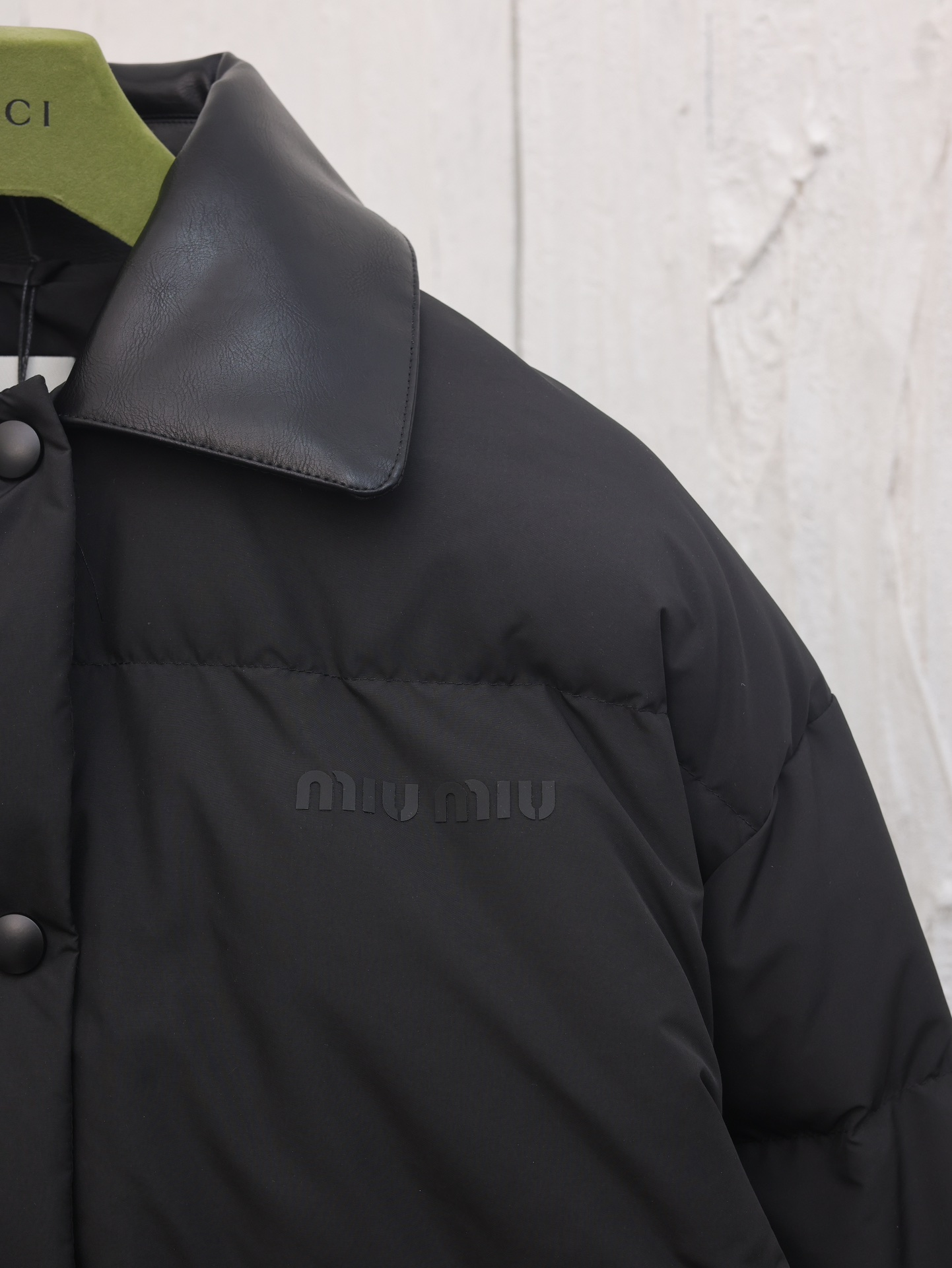 【Miumiu   公式旗艦店】ミュウミュウ ダウンジャケット ご好評に付き再入荷！241206