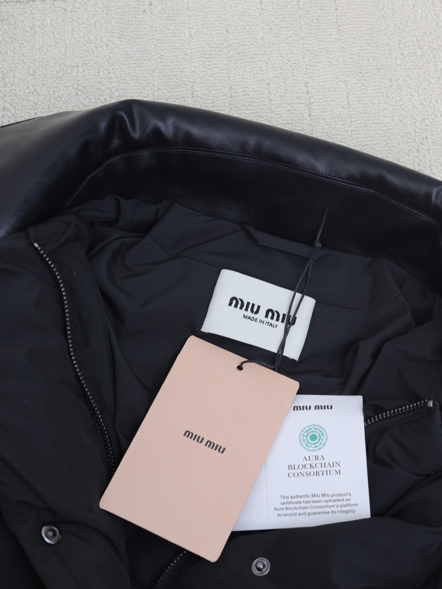 【Miumiu   公式旗艦店】ミュウミュウ ダウンジャケット ご好評に付き再入荷！241206