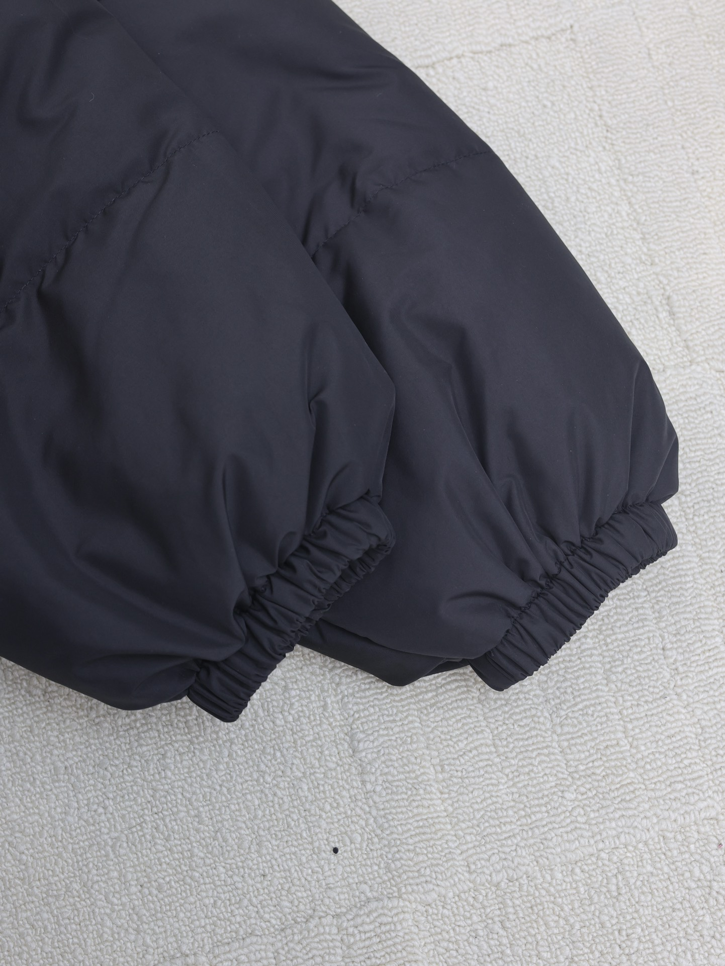 【Miumiu   公式旗艦店】ミュウミュウ ダウンジャケット ご好評に付き再入荷！241206