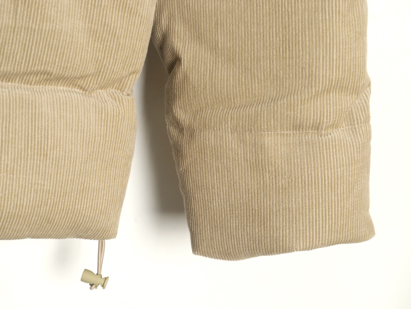 【Miumiu  公式旗艦店】ミュウミュウ ダウンジャケット ご好評に付き再入荷！241206