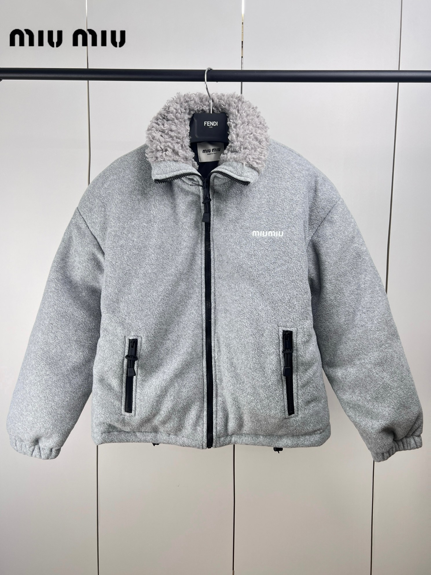 【Miumiu  公式旗艦店】ミュウミュウ ダウンジャケット ご好評に付き再入荷！241206