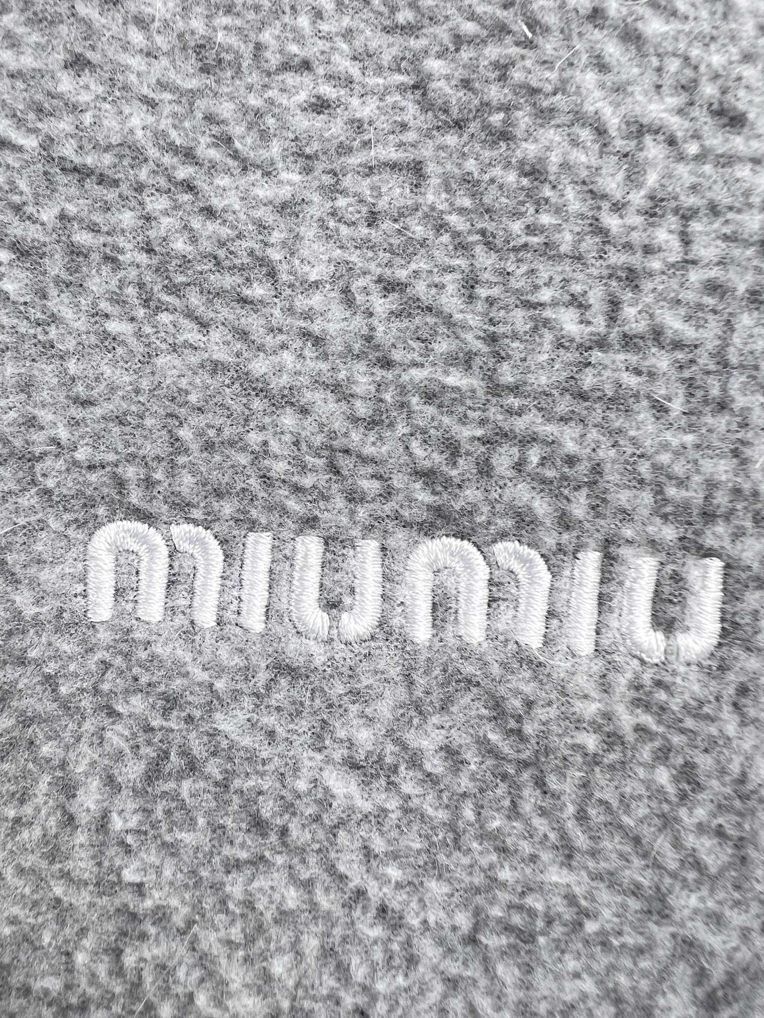 【Miumiu  公式旗艦店】ミュウミュウ ダウンジャケット ご好評に付き再入荷！241206