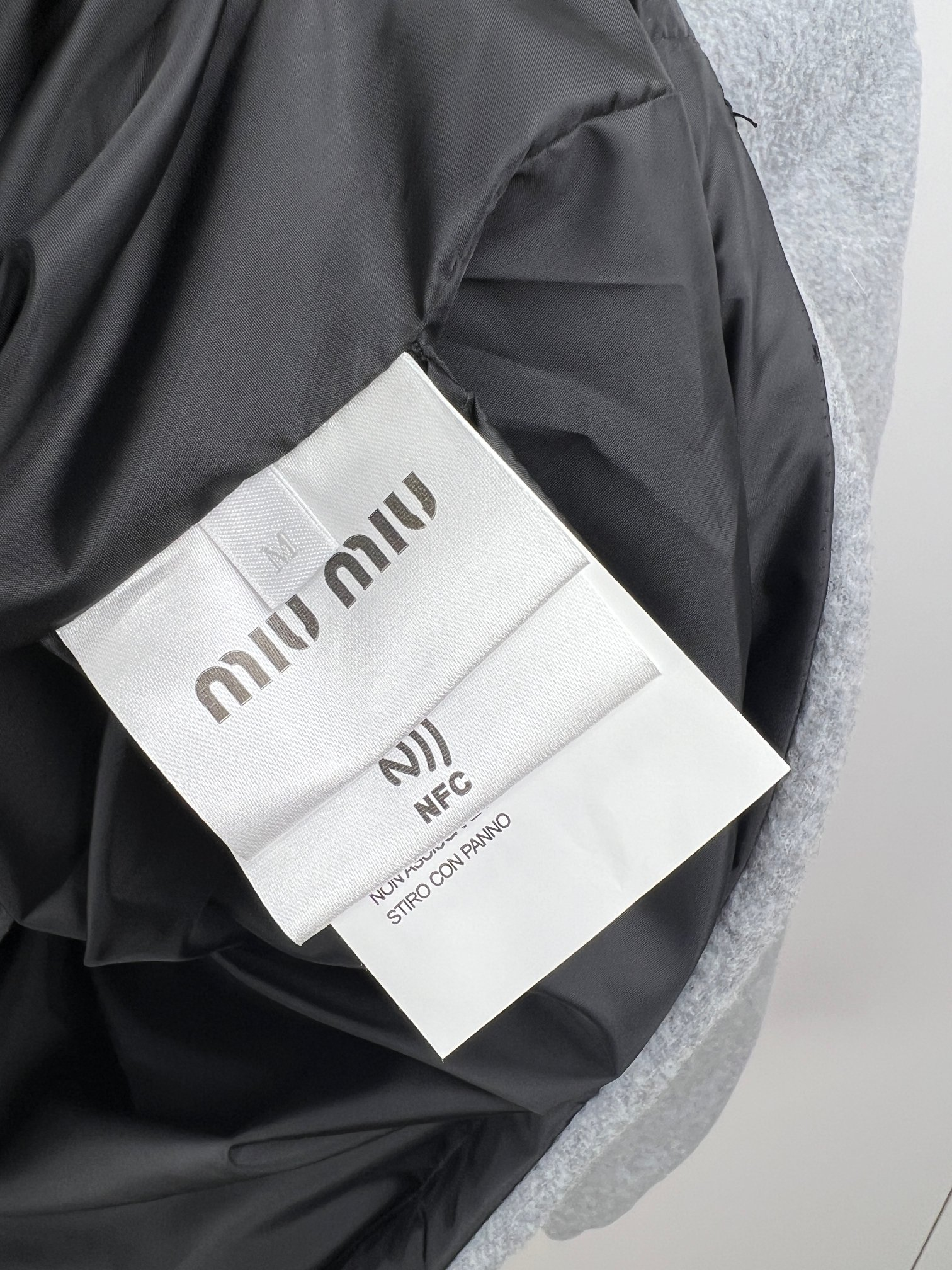 【Miumiu  公式旗艦店】ミュウミュウ ダウンジャケット ご好評に付き再入荷！241206