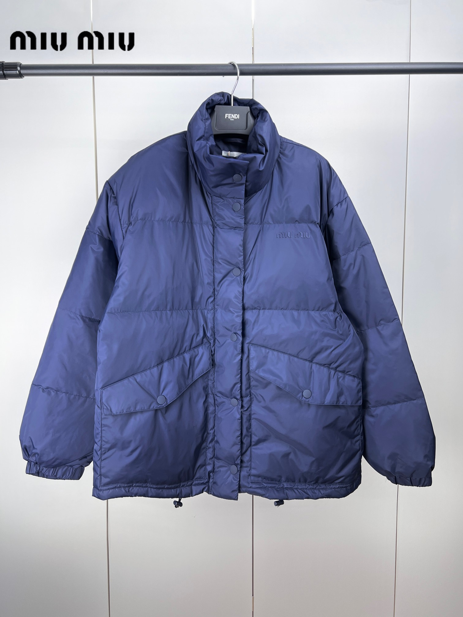 【Miumiu  公式旗艦店】ミュウミュウ ダウンジャケット ご好評に付き再入荷！241206