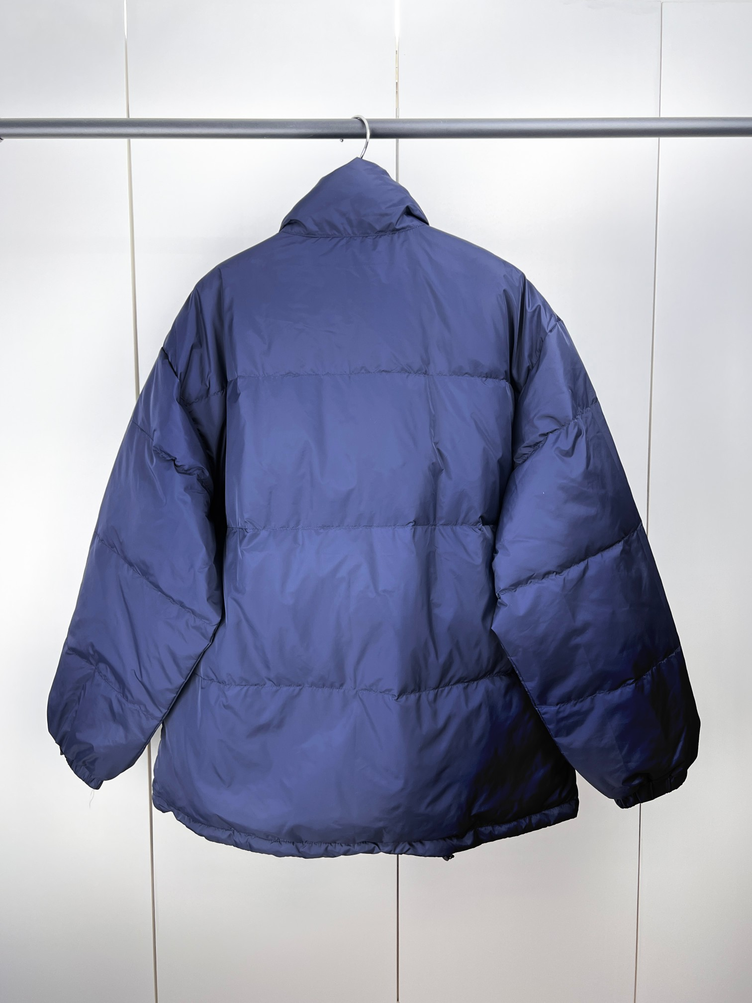 【Miumiu  公式旗艦店】ミュウミュウ ダウンジャケット ご好評に付き再入荷！241206