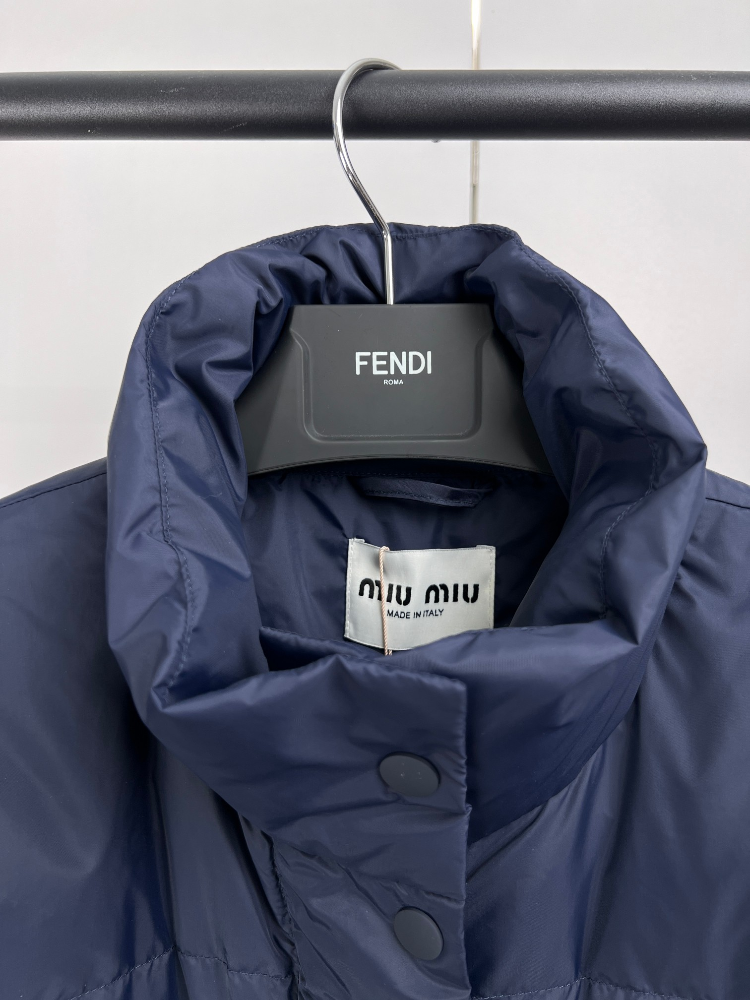 【Miumiu  公式旗艦店】ミュウミュウ ダウンジャケット ご好評に付き再入荷！241206