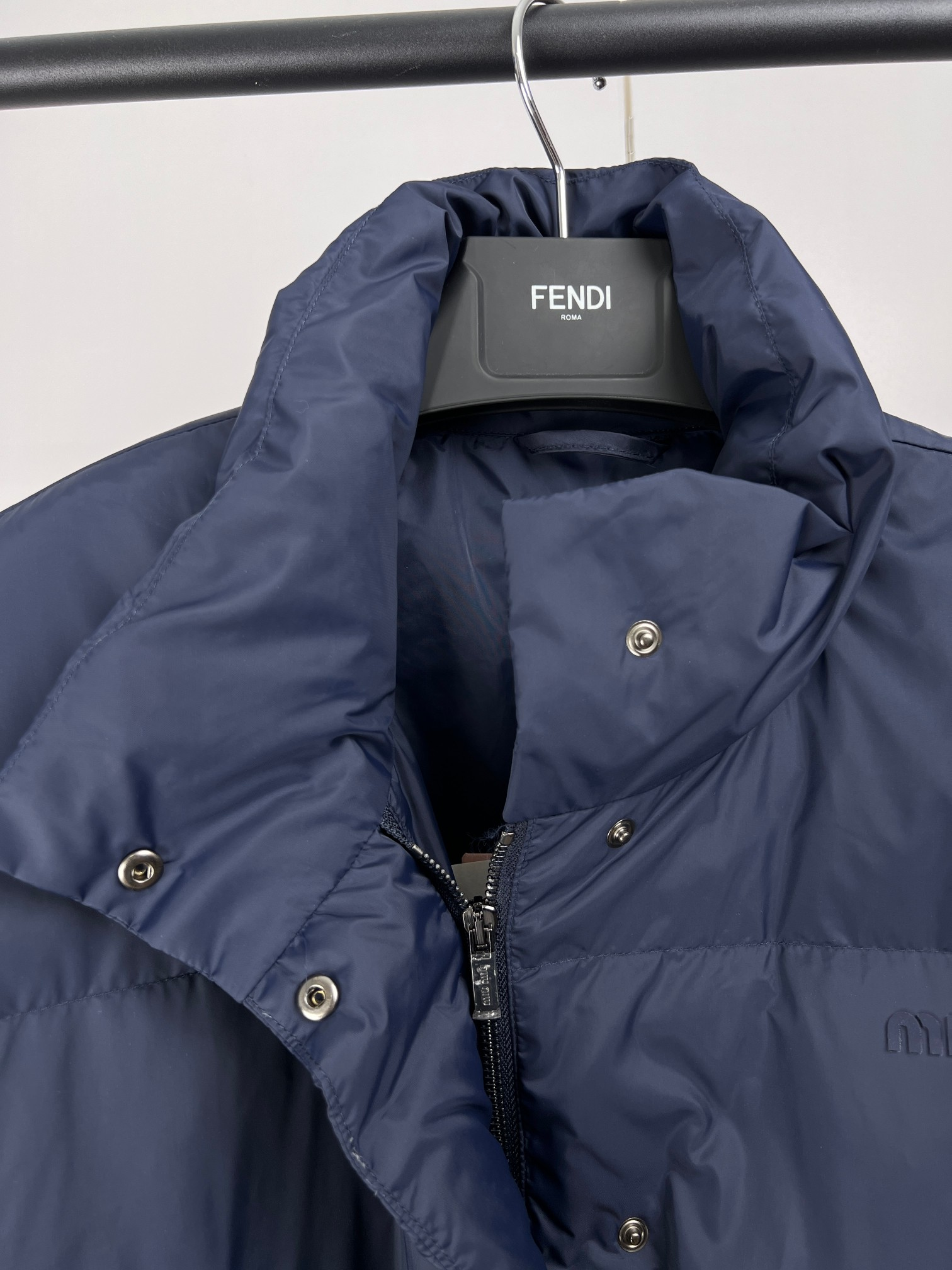 【Miumiu  公式旗艦店】ミュウミュウ ダウンジャケット ご好評に付き再入荷！241206