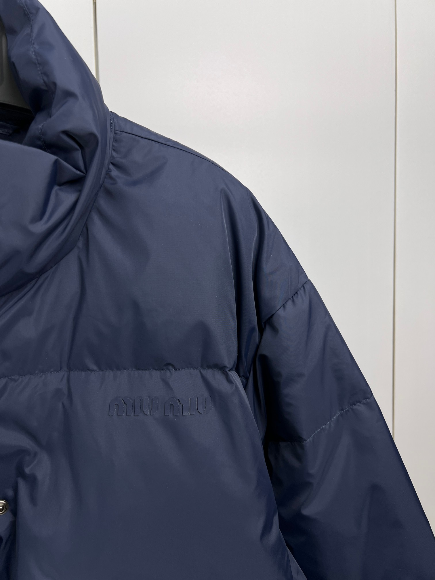 【Miumiu  公式旗艦店】ミュウミュウ ダウンジャケット ご好評に付き再入荷！241206