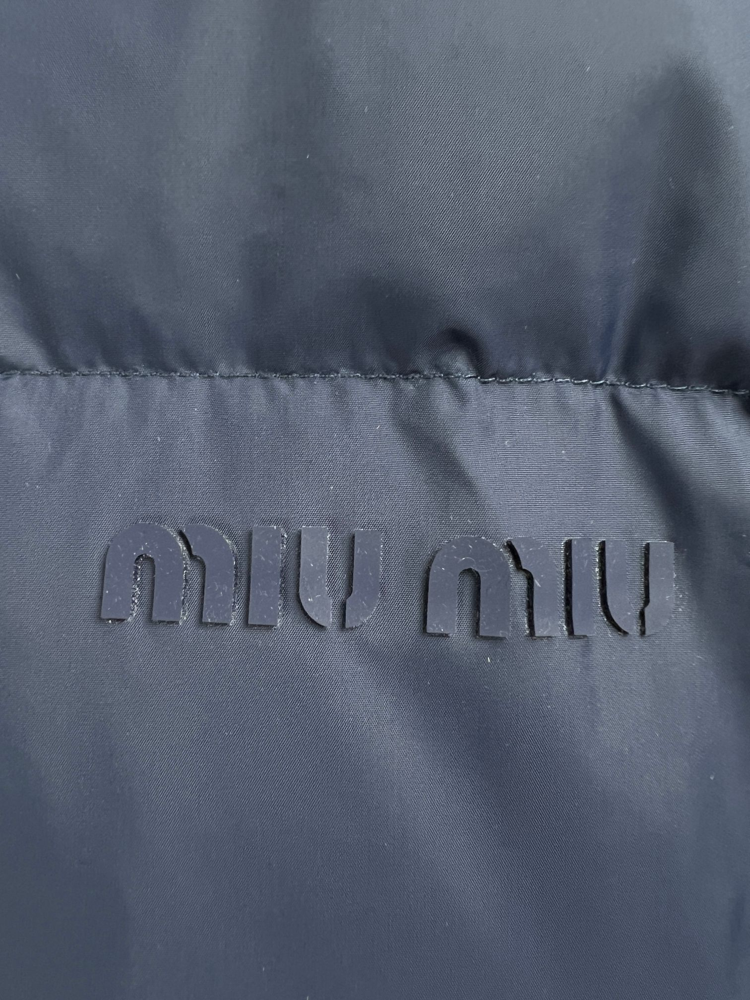 【Miumiu  公式旗艦店】ミュウミュウ ダウンジャケット ご好評に付き再入荷！241206