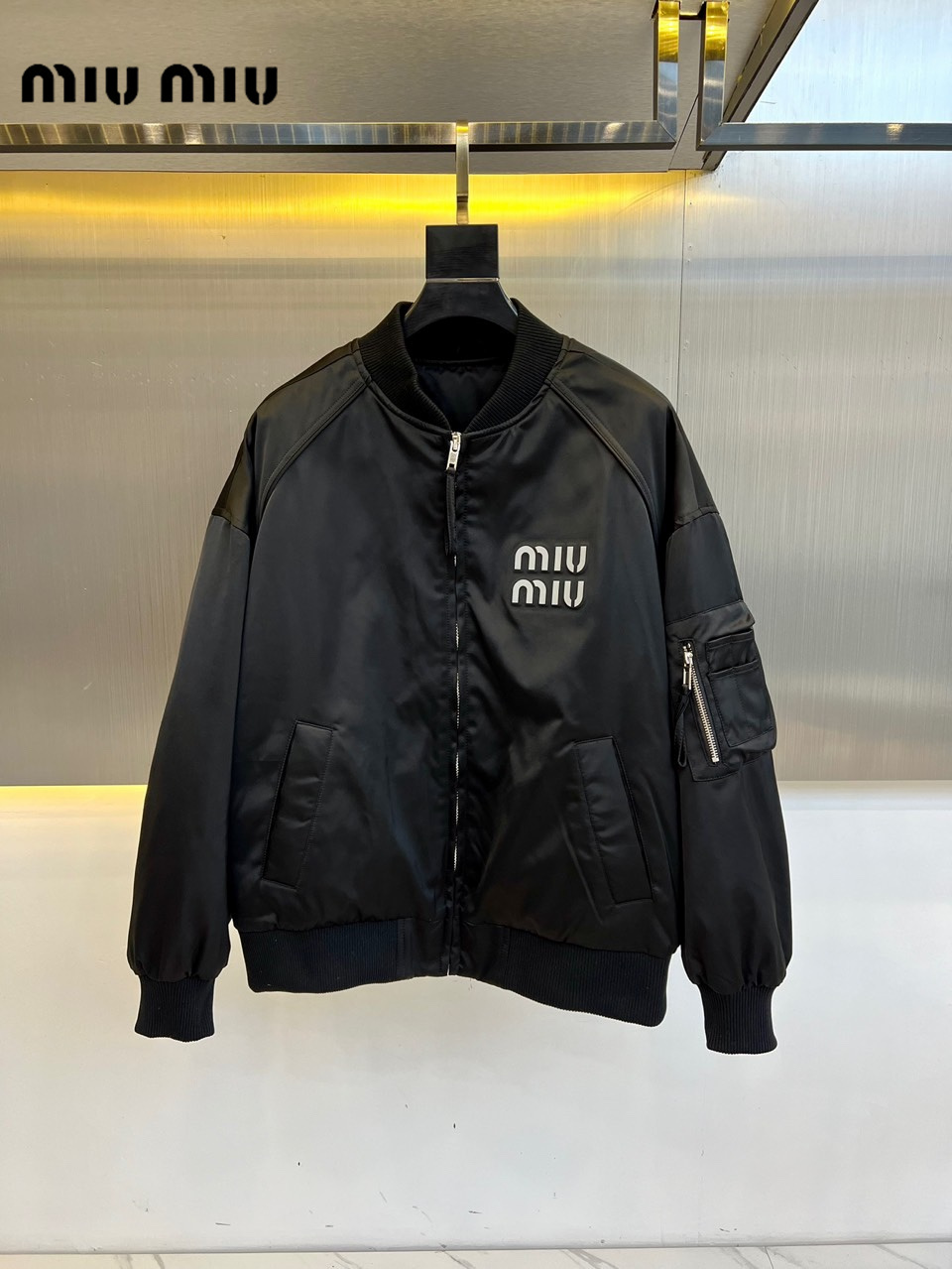 【Miumiu  公式旗艦店】ミュウミュウ ダウンジャケット ご好評に付き再入荷！241206