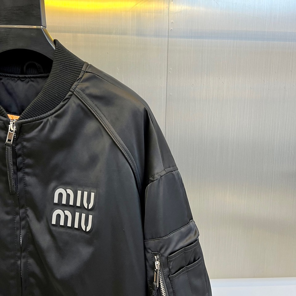 【Miumiu  公式旗艦店】ミュウミュウ ダウンジャケット ご好評に付き再入荷！241206