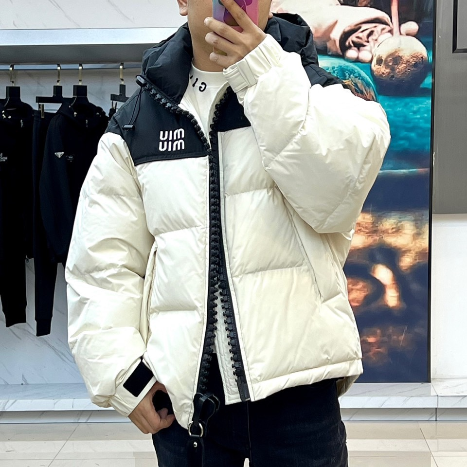 【Miumiu  公式旗艦店】ミュウミュウ ダウンジャケット ご好評に付き再入荷！241206