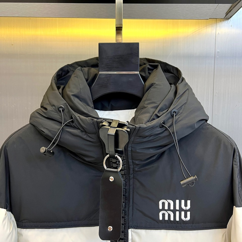 【Miumiu  公式旗艦店】ミュウミュウ ダウンジャケット ご好評に付き再入荷！241206