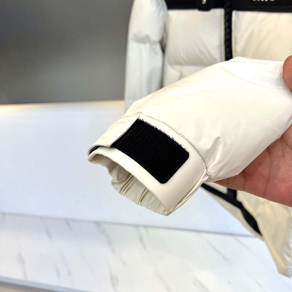 【Miumiu  公式旗艦店】ミュウミュウ ダウンジャケット ご好評に付き再入荷！241206