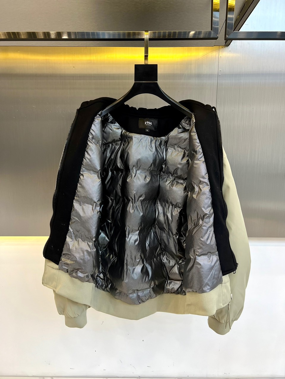 【Miumiu  公式旗艦店】ミュウミュウ ダウンジャケット ご好評に付き再入荷！241206