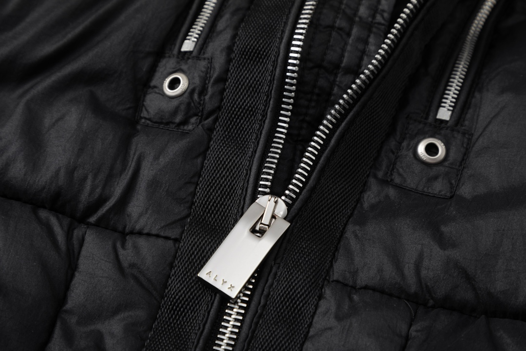 【MONCLER 公式旗艦店】モンクレール  ダウンジャケット好評に付き再入荷！ 241206