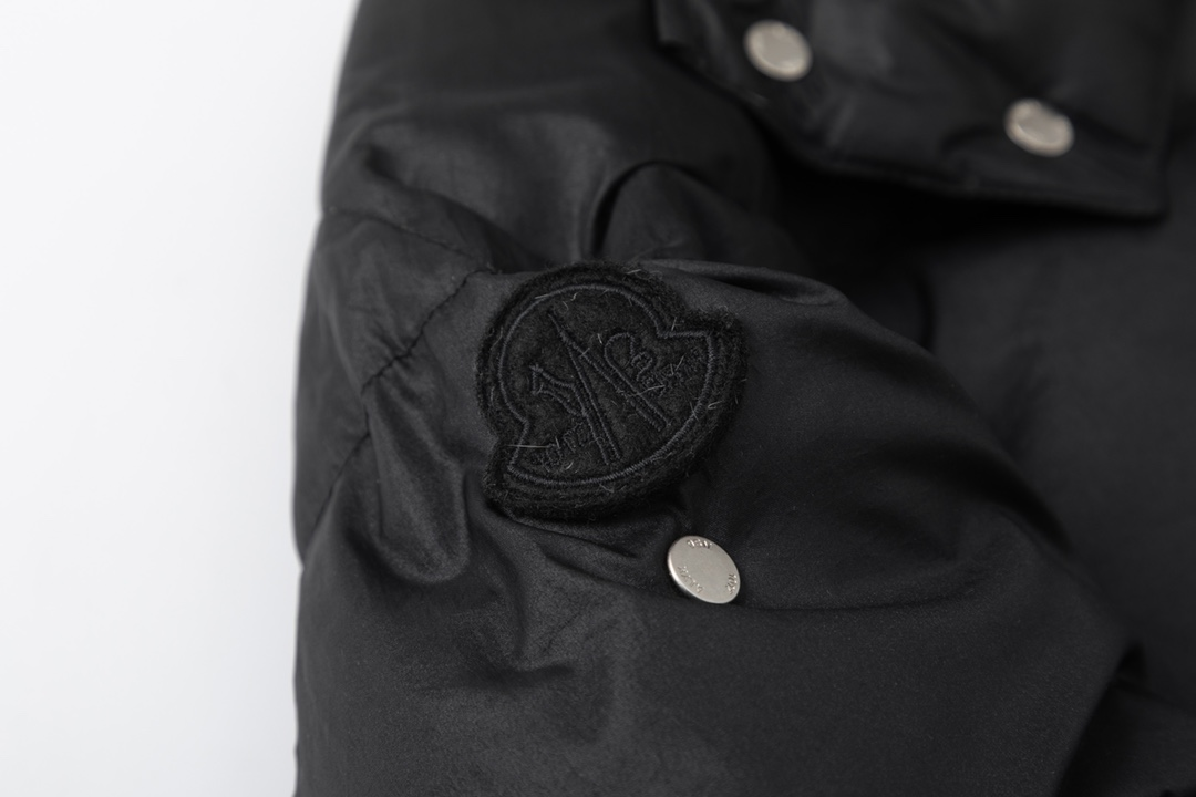 【MONCLER 公式旗艦店】モンクレール  ダウンジャケット好評に付き再入荷！ 241206