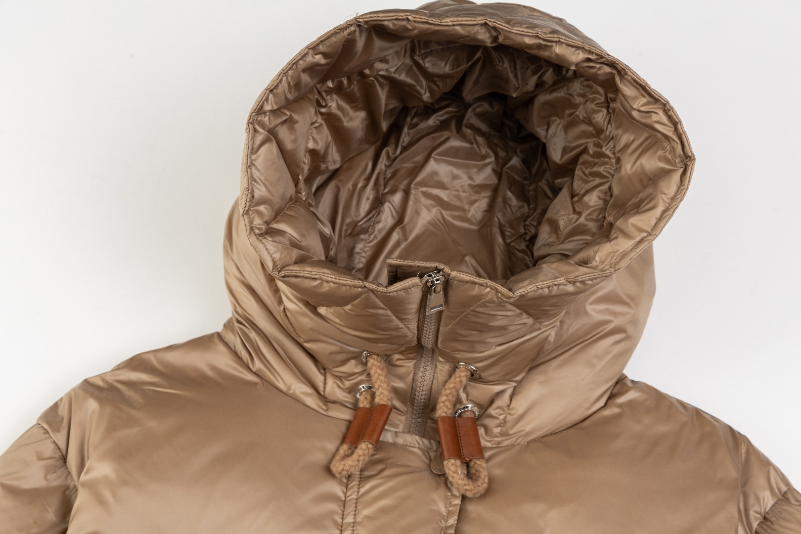 【MONCLER 公式旗艦店】モンクレール  ダウンジャケット好評に付き再入荷！ 241206