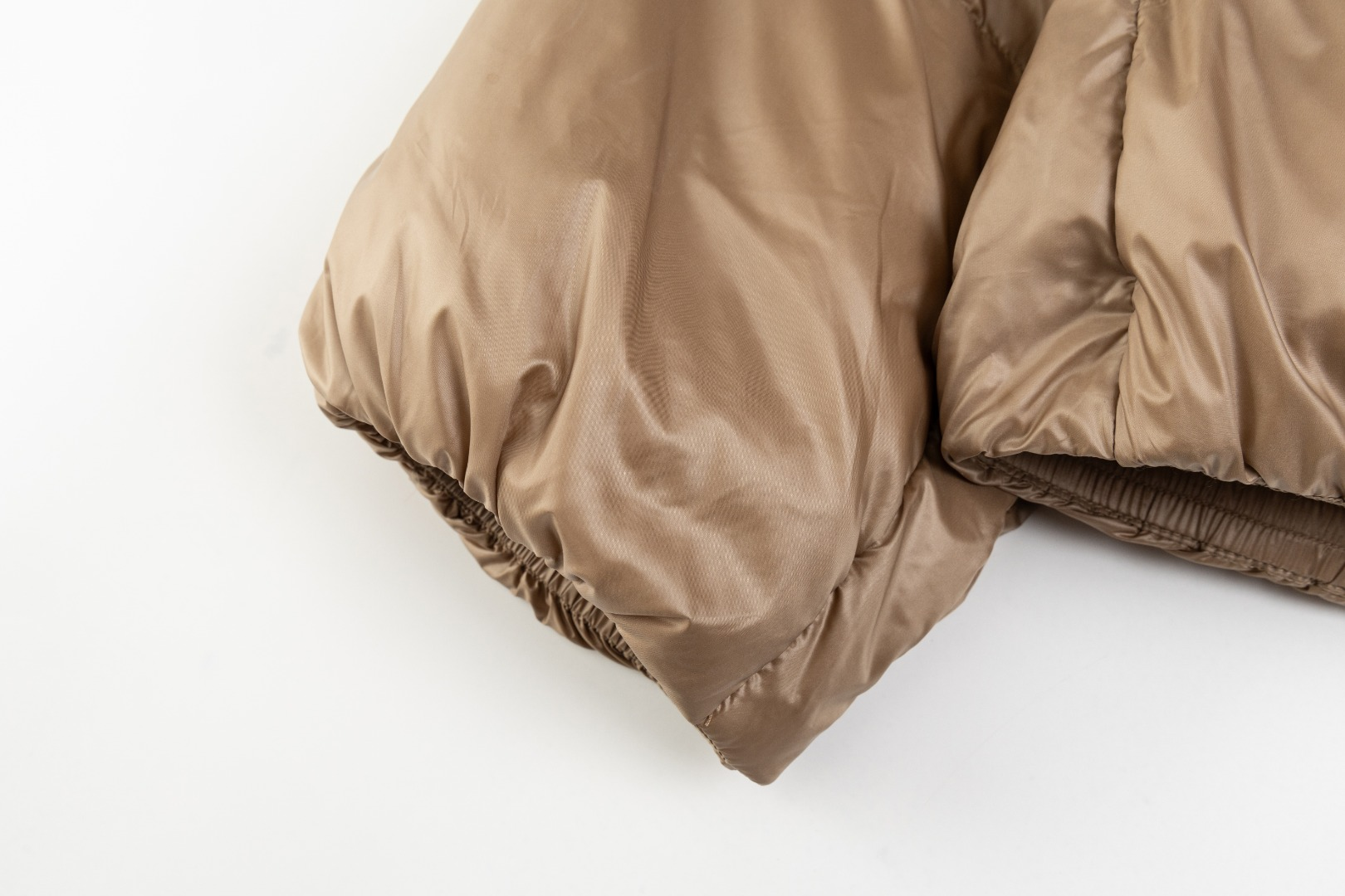 【MONCLER 公式旗艦店】モンクレール  ダウンジャケット好評に付き再入荷！ 241206