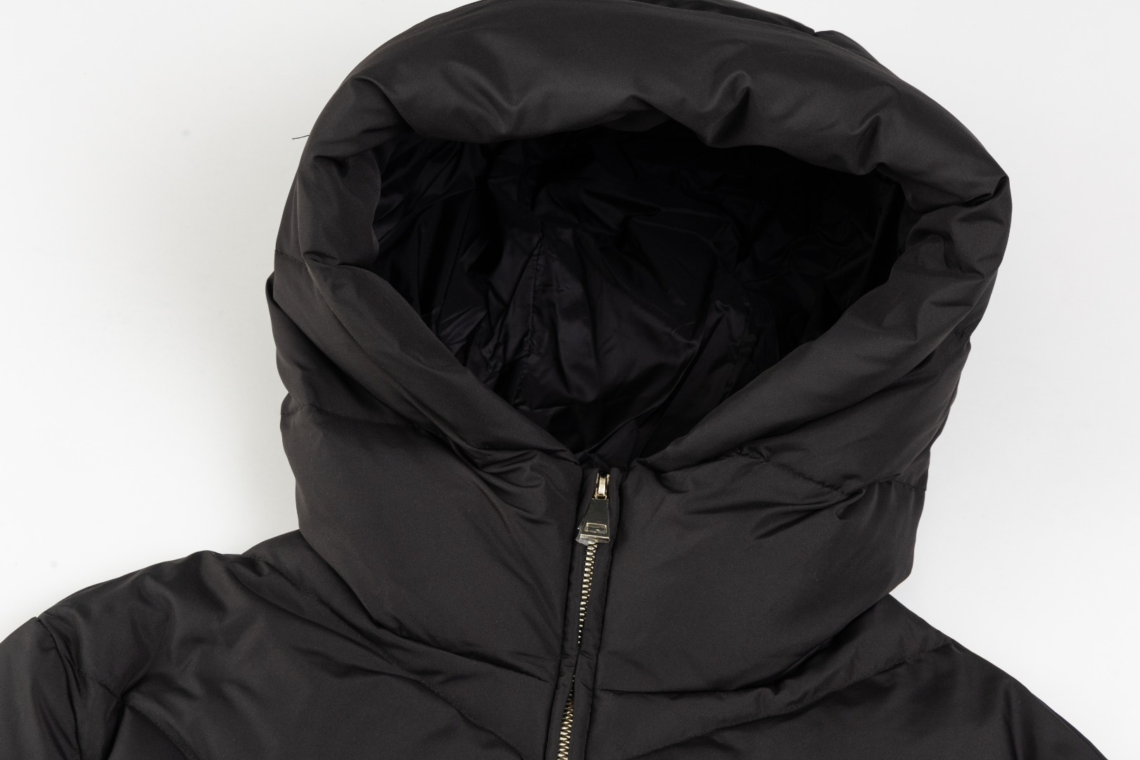 【MONCLER 公式旗艦店】モンクレール  ダウンジャケット好評に付き再入荷！ 241206