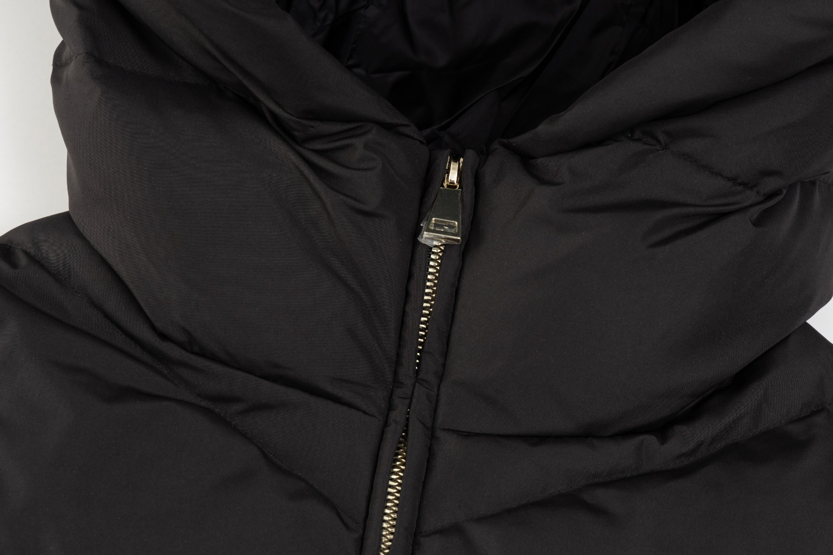 【MONCLER 公式旗艦店】モンクレール  ダウンジャケット好評に付き再入荷！ 241206