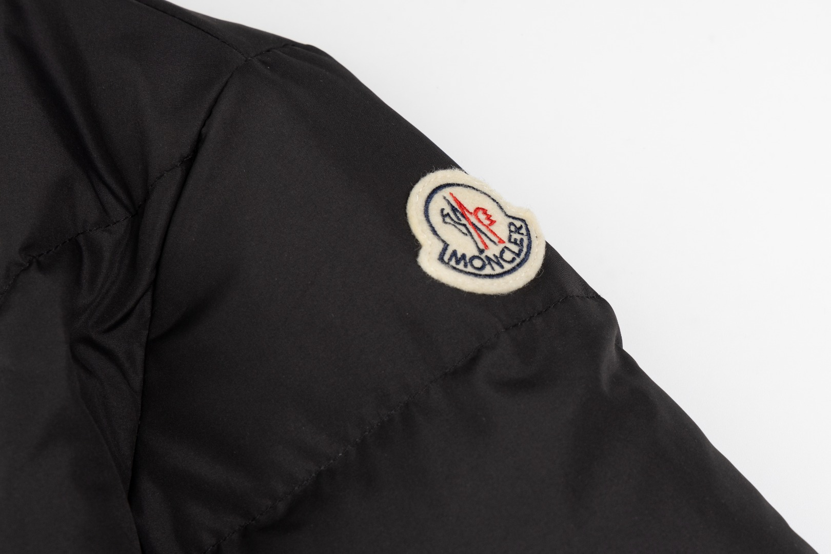 【MONCLER 公式旗艦店】モンクレール  ダウンジャケット好評に付き再入荷！ 241206