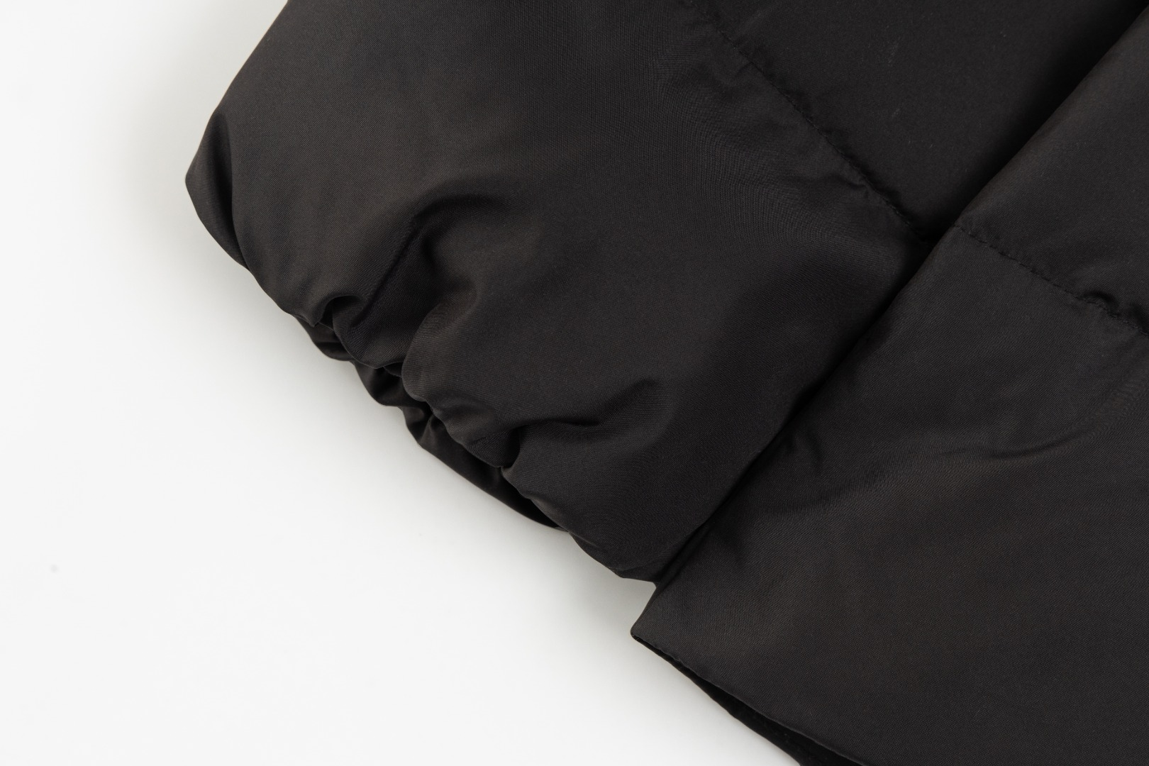 【MONCLER 公式旗艦店】モンクレール  ダウンジャケット好評に付き再入荷！ 241206